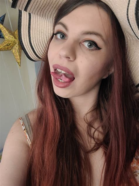 tongue splitting on Tumblr