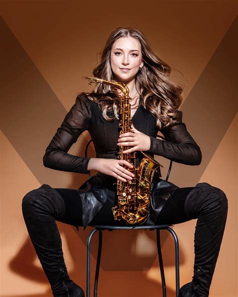 BELLA HILL (@bellahill_official) • Instagram photos and videos