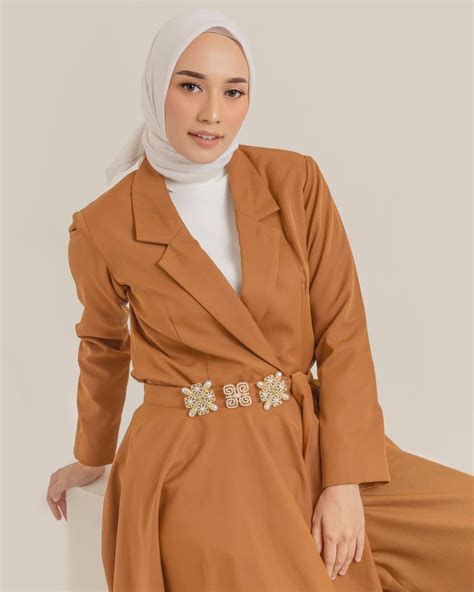 mega iskanti biodata profil fakta umur agama suami karier