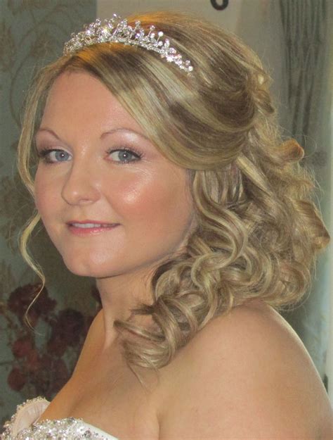 Stylists are debating the best way to do half up hair 3