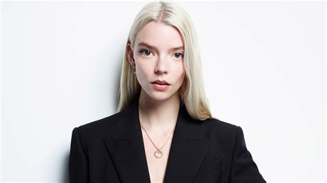 Download Blonde Long Hair American Actress Celebrity Anya Taylor-Joy 4k