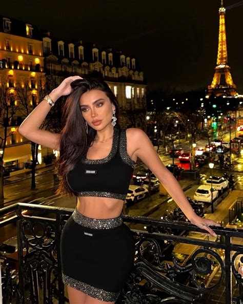 look에 있는 Julisa Angels님의 핀