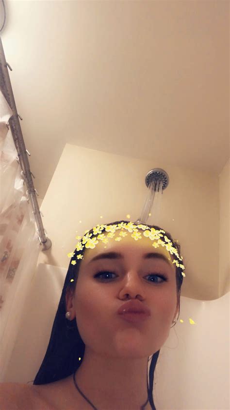 Snapchat selfie | Snap selfie, Selfie selfie, Snapchat