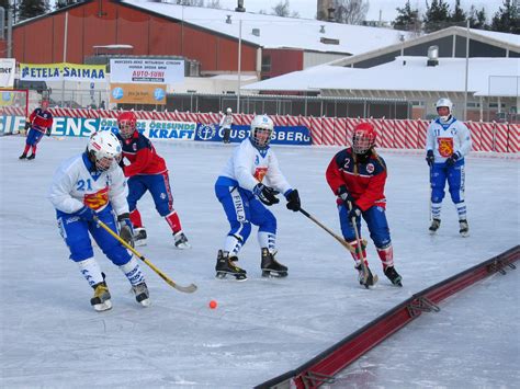 Finland against Norway during the 2004 Women's Bandy World Championship