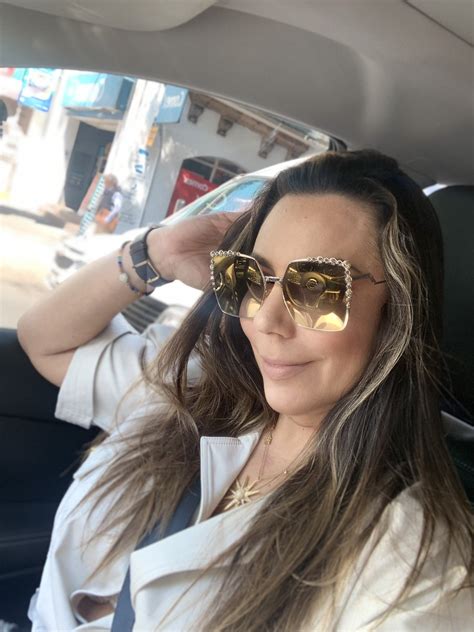 TW Pornstars - 2 pic. Vanessa La Vecina. Twitter. Vámonos pa’ la Calle