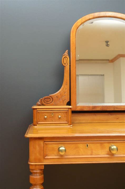 Victorian Dressing Table For Sale at 1stDibs