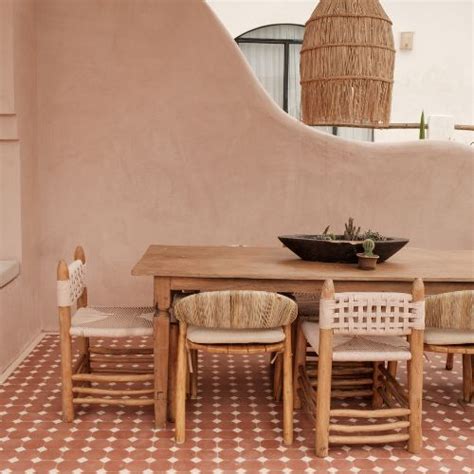 choose   style  outdoor dining chairs   space