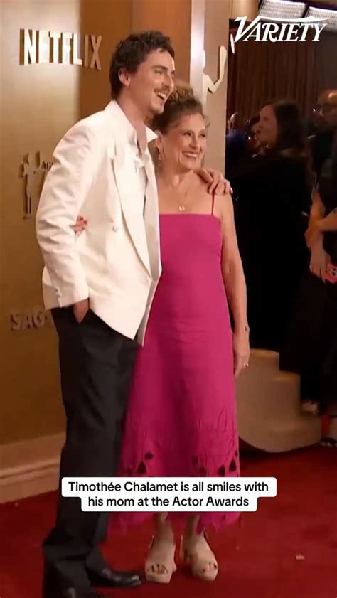 timotheechalamet   smiles   mom    actorawards