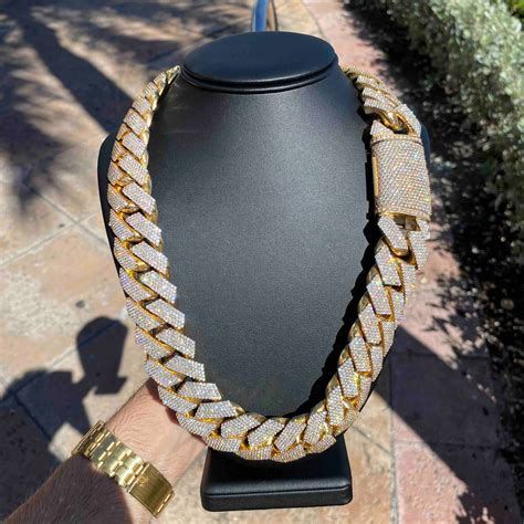 BUST DOWN CUBAN LINK CHAINS