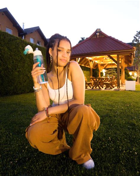 Sara James (Singer) Biography, Age, Family & Movies - MixIndia