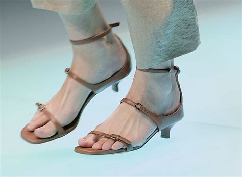 босоножки на тонких ремешках | Sandals heels, Heels, Shoes