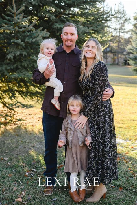 Capturing True Connection in Family Photos - Lexi Rae Photography in