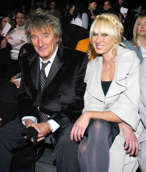Kimberly Stewart, Benicio del Toro pose for rare pic with daughter