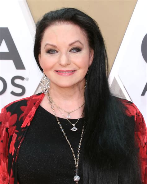 Crystal Gayle Turns 72: She Enjoys Grandkids Who Are Following in
