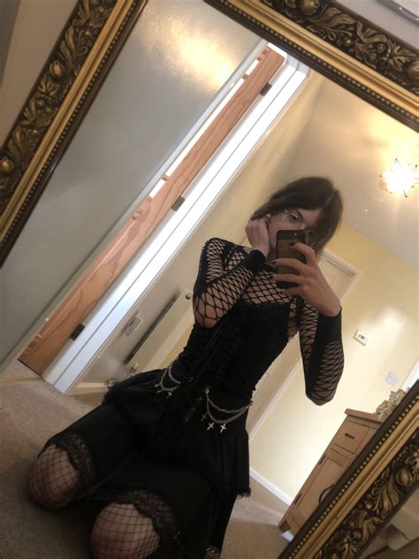 Anyone else love cute goth Femboys? 💜 : r/femboy