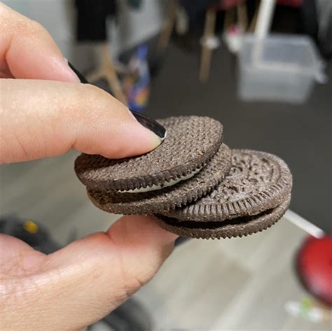 One side of my Oreo was flipped upside down. : r/mildlyinteresting