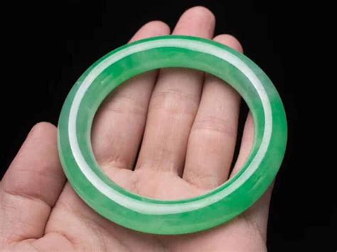 How to wear a jade bangle bracelet top