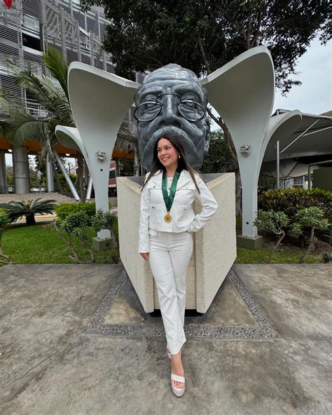 𝖡𝖾𝗅𝗅𝖺 𝖳𝗈𝗋𝗋𝖾𝗌 (@bellaftd) • Instagram photos and videos