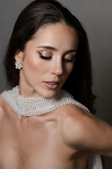 Large+Breasted+Women+In+Bikinis Photos, Download The BEST Free Large