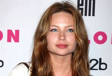 asi luce hoy daveigh chase la recordada samara de la llamada