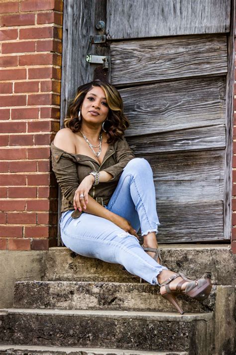 Meet Kimmi Scott – CanvasRebel Magazine