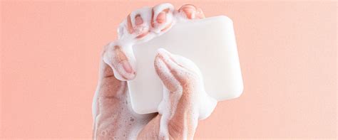how does soap work to clean