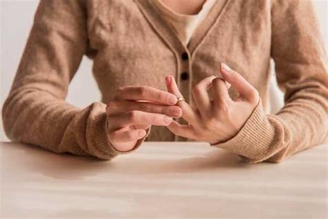 Треснул ноготь посередине что делать под гель