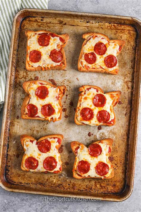 Texas Toast Pizza - Recipe Chronicle