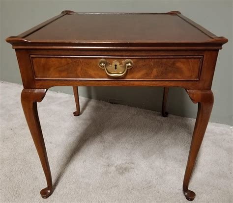 Wellington Hall Queen Anne Mahogany End Side Table For Sale at 1stDibs