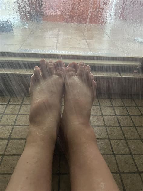 Foot Swelling Anyone Had This Before?? : r/Injury