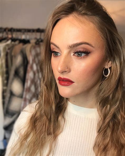 Holly Sampson Instagram