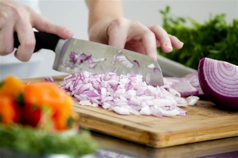 How to Chop an Onion | RecipeLion.com