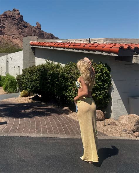 louise barnard | ready for summmaaaa | Instagram