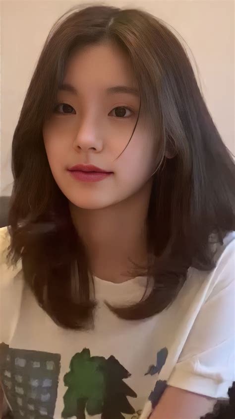 Virtual reality mirrors will soon help you test short haircuts on chubby faces 18