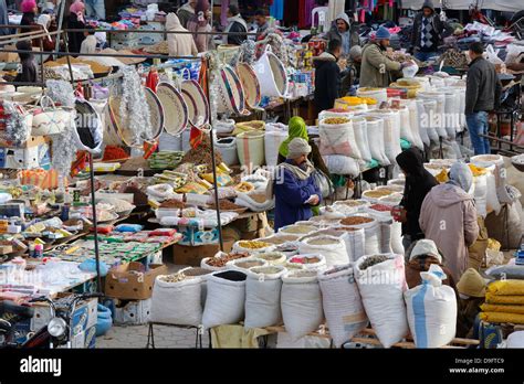 Douz weekly market, Kebili, Tunisia, Africa Stock Photo - Alamy