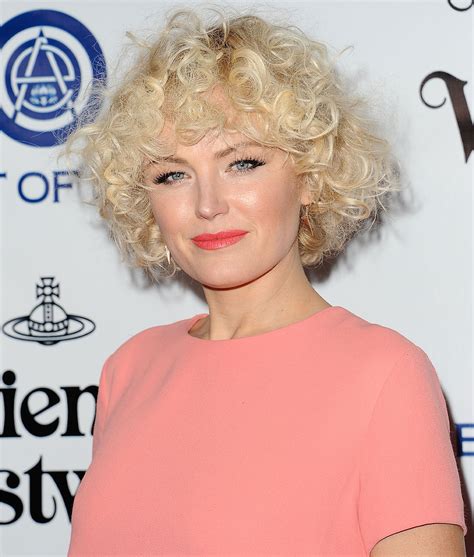 More celebrities will wear short short bob hairstyles this fall 14