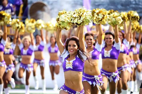 Minnesota Vikings Cheerleaders Holding Virtual Tryouts This Year