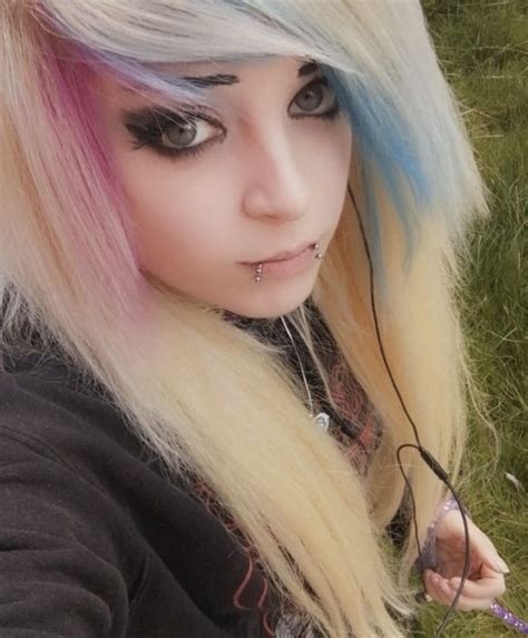 Pin by Sandra Tasamari on Emo girls | Scene girl hair, Emo scene hair