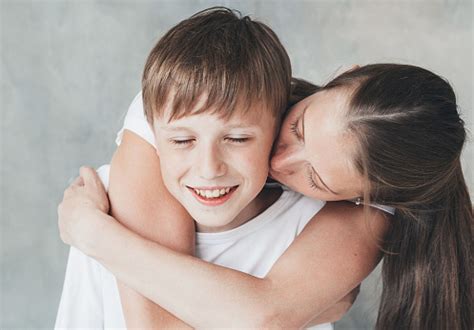 keluarga ibu besar anak bahagia bersamasama cinta potret indah foto
