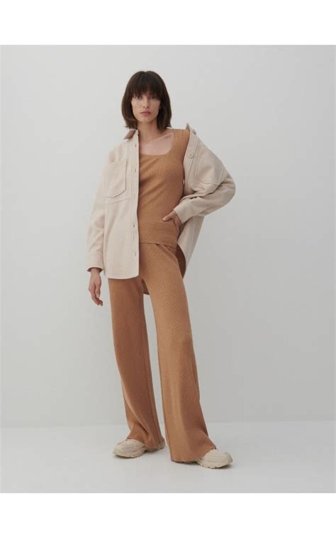 Buy online! Haut à encolure asymétrique, RESERVED, 7657H-80M