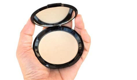 panduan memilih bedak  tepat  jenis kulit kamu