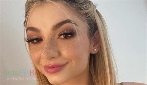 Demi Hawks #InstaFitBio | Models Biography