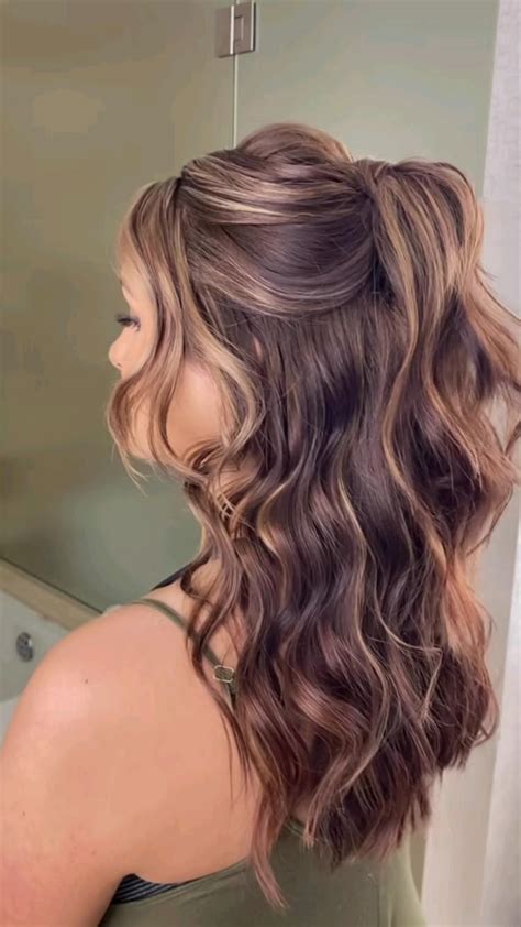Simples Penteado Madrinha Solto - penteados | Penteado simples madrinha, Penteados madrinha cabelo medio ...