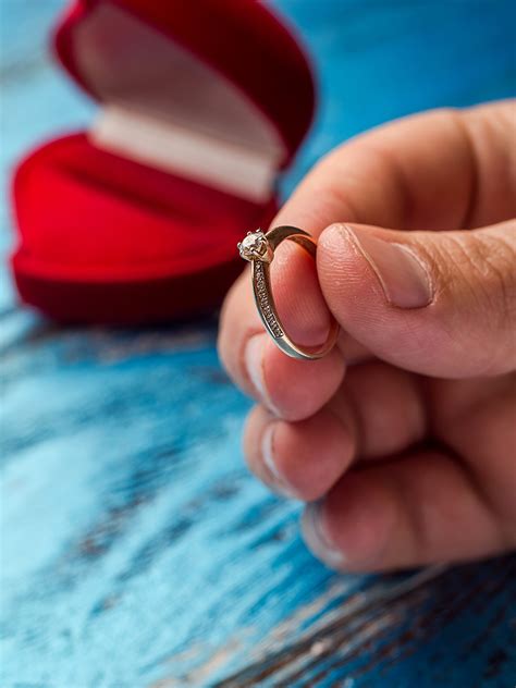 ring made with bulbs crossword clue