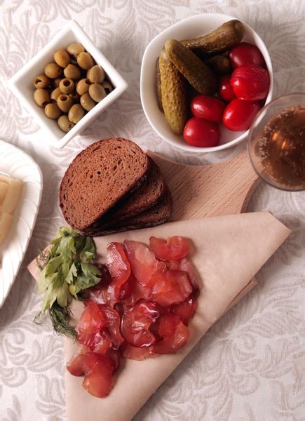 Вяленое мясо (грудка курицы) с чесноком, 100гр - купить с доставкой по ...