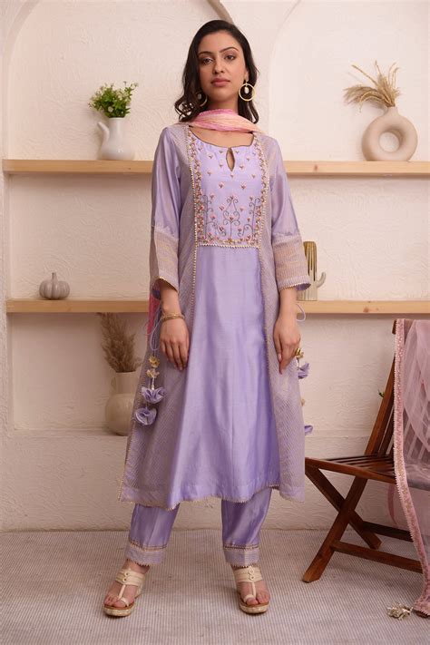 Buy Purple Chanderi Embroidery Floral Keyhole Kurta Set For Women by