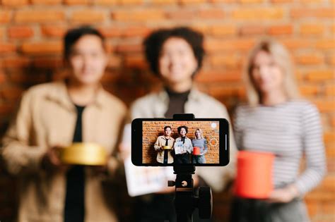 How to Vlog on Your Phone — Clideo