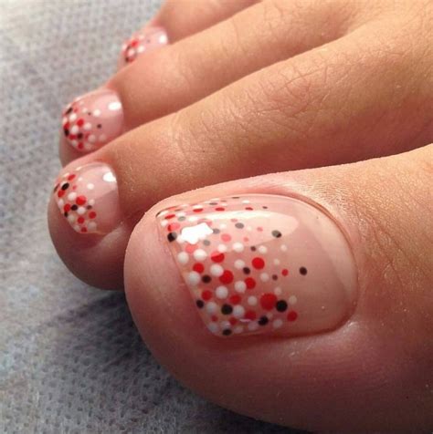 Нюдовый педикюр: 80+ нескучных идей для каждой красотки