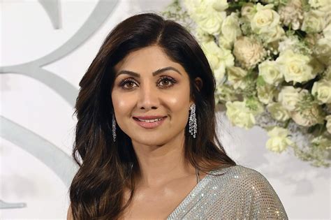 Bollywood star Shilpa Shetty relives ‘Dhadkan’ magic on London streets