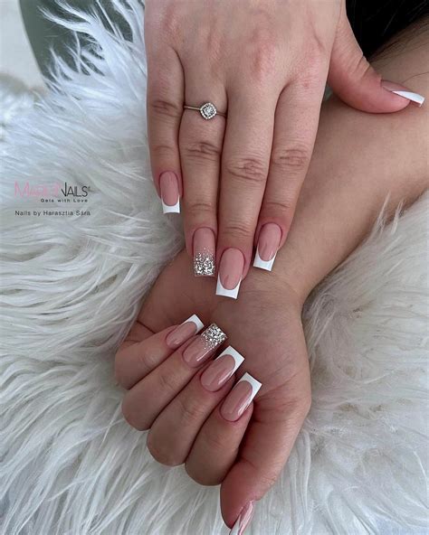 21 Simple Trendy Wedding Nails - Sparkling Boy Ideas